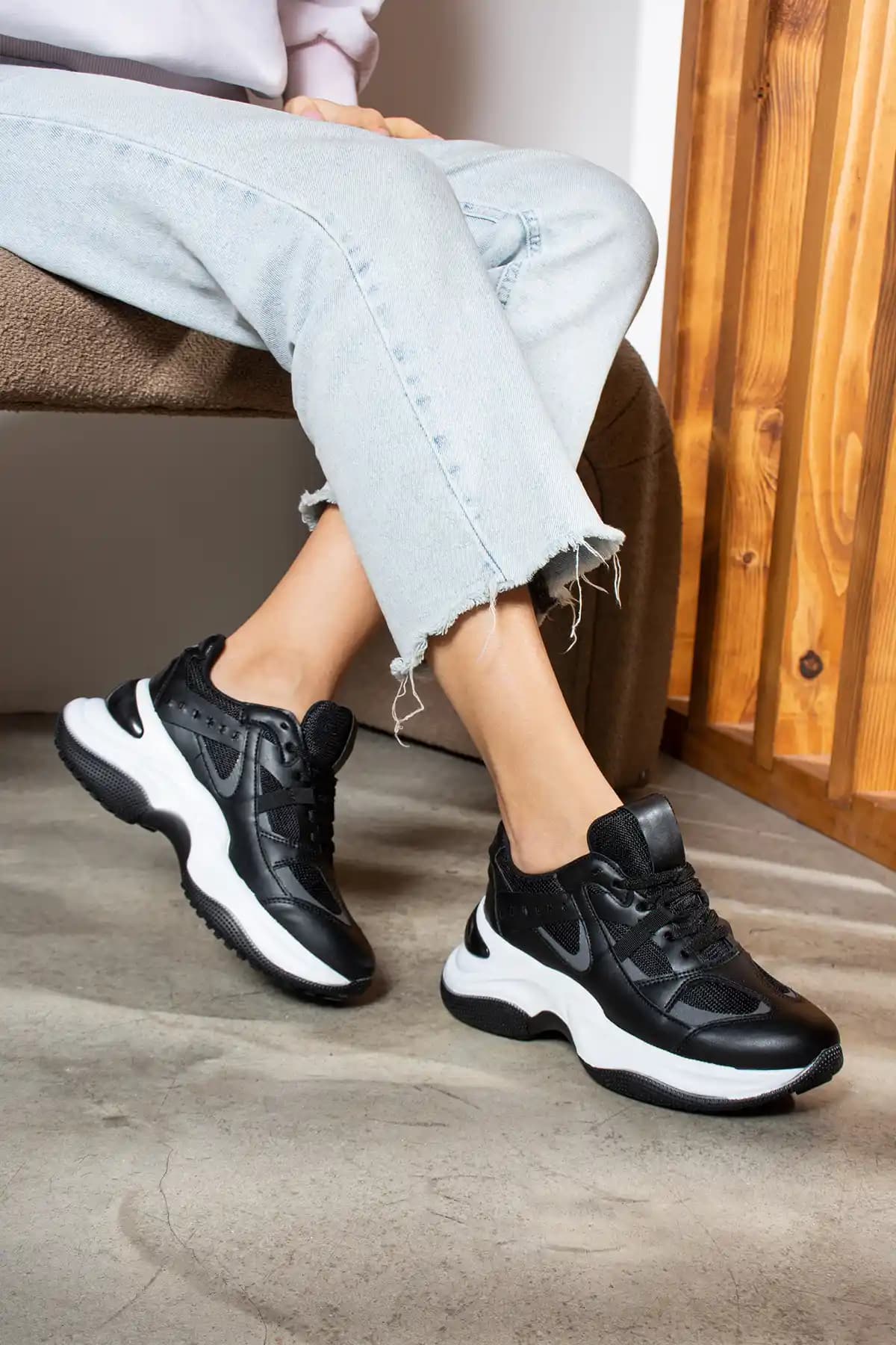 Moda Dünyasında Spor Ayakkabılar: Stil ve Fonksiyonelliğin Buluşması