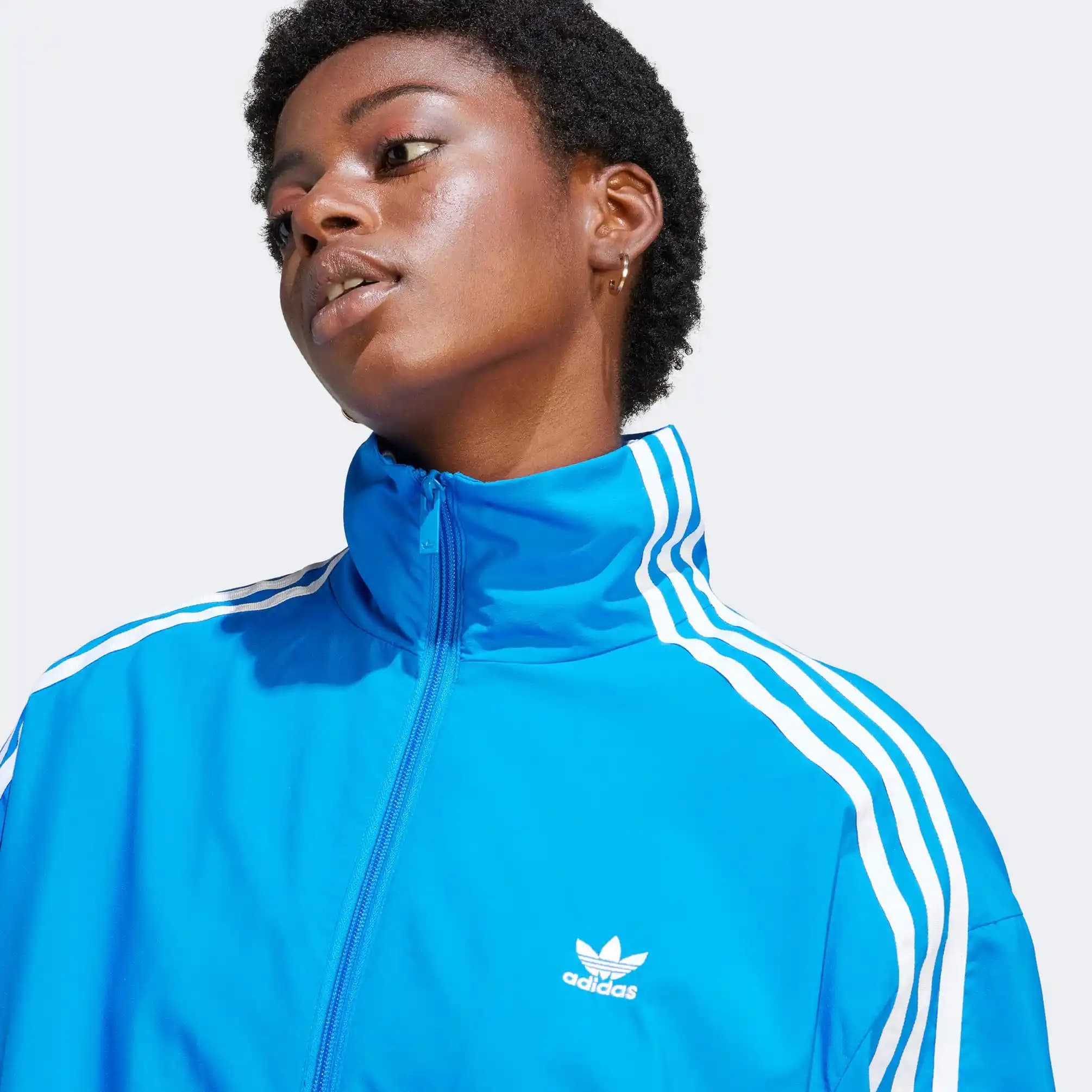 Moda Dünyasında Sweatshirtlerin Yeri ve Adidas Mavi Sweat'in Popülerliği