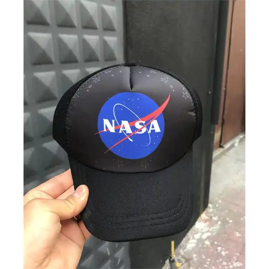 Moda Dünyasında Uzay Esintisi: NASA Şapkası ile Tarzınızı Yükseltin ve Güncel Trendleri Yakalayın