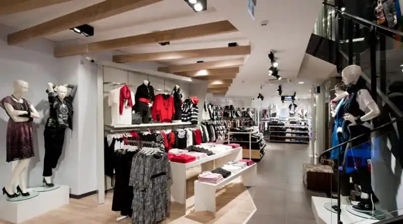 Moda ve Giyim Mağazalarının Sektördeki Rolü ve Güncel Trendler Üzerine Analiz