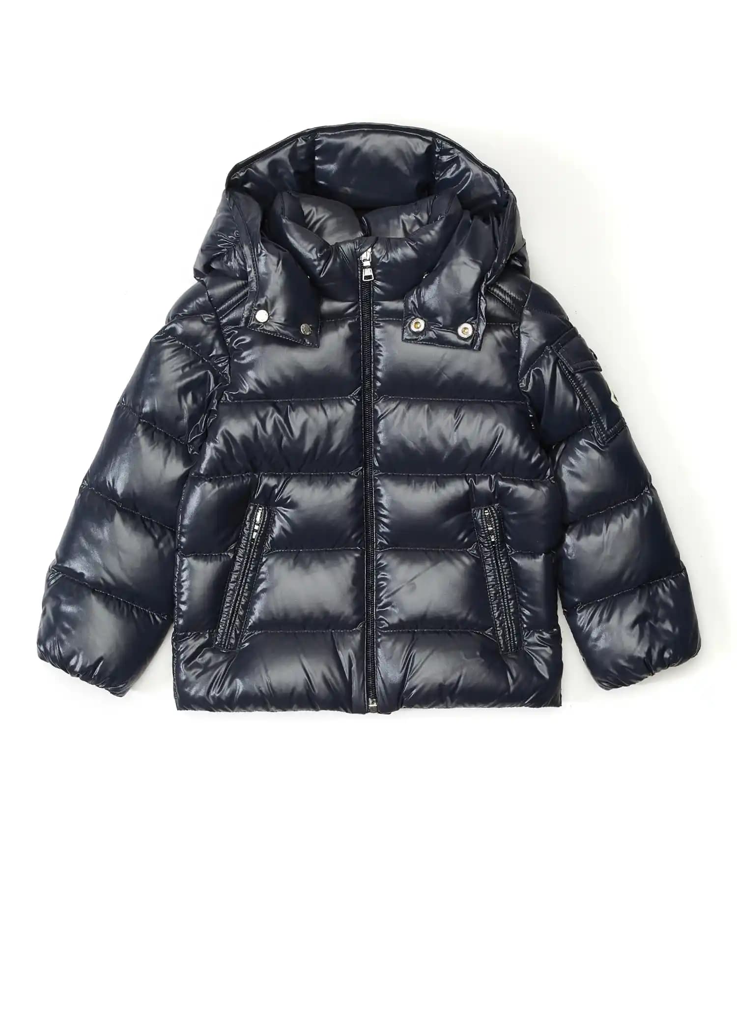 Moncler Erkek ve Çocuk Mont Koleksiyonu: Şıklık ve Fonksiyonelliğin Birleşimi