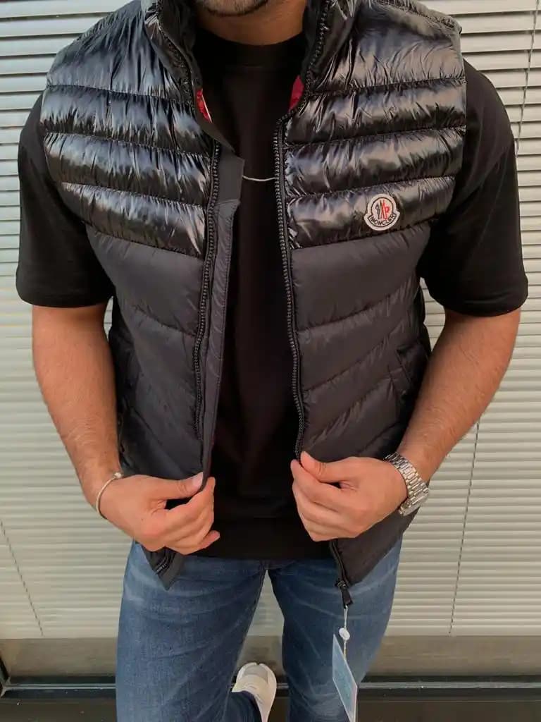 Moncler Erkek Yelekleri: Şıklık ve Fonksiyonelliğin Bir Arada Sunumu