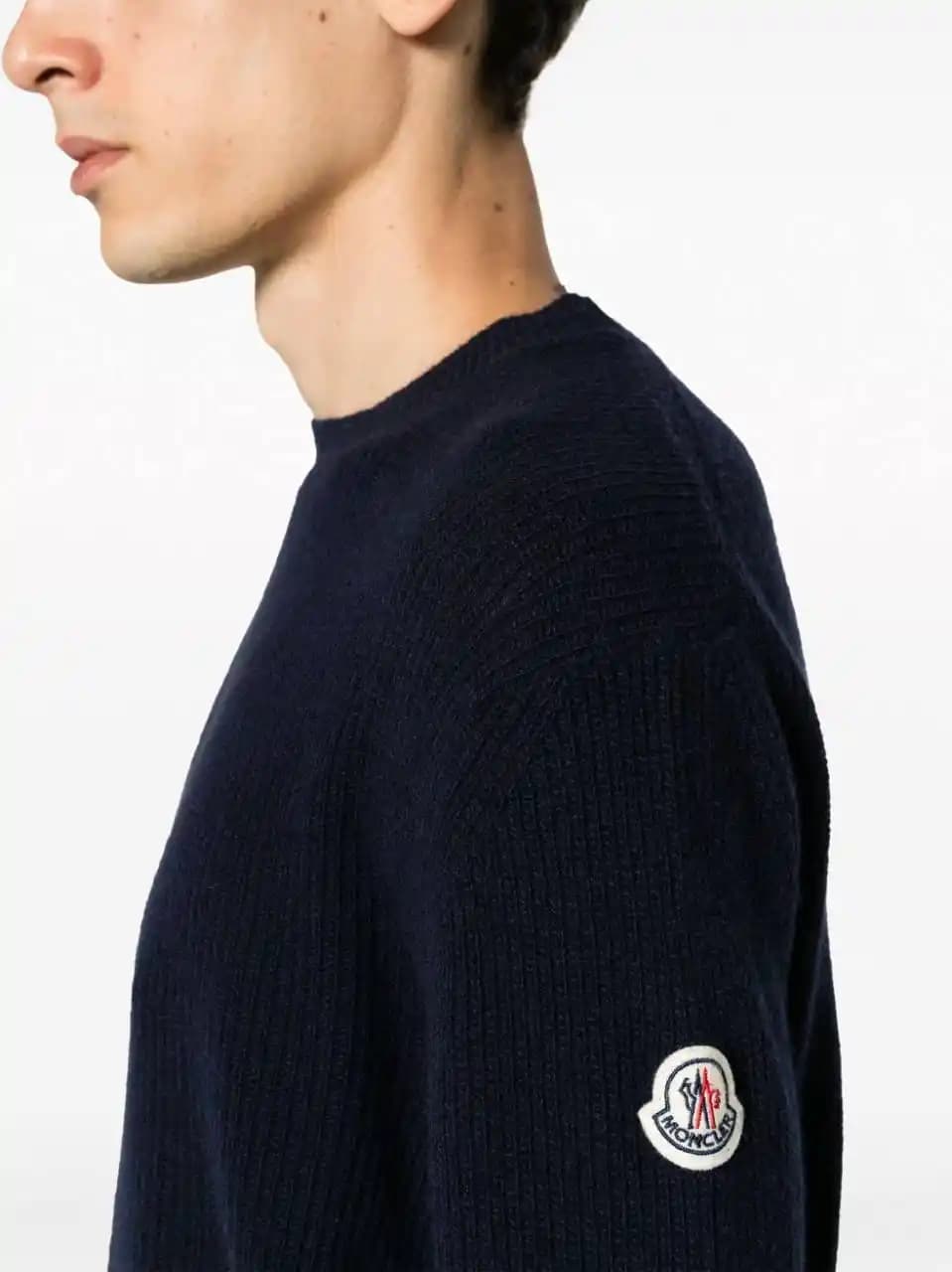 Moncler Kazaklar: Kış Modasında Şıklık ve Konforun Birleşimi