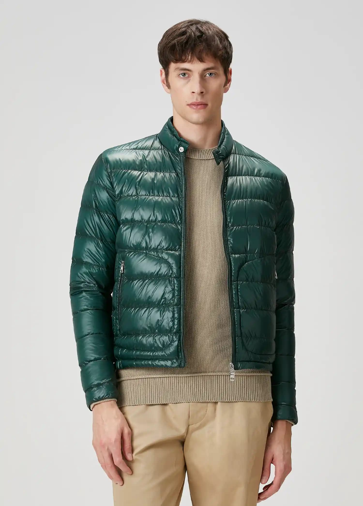 Moncler Yeşil Montlar: Doğayla Uyumlu ve Şık Kış Giyim Seçenekleri