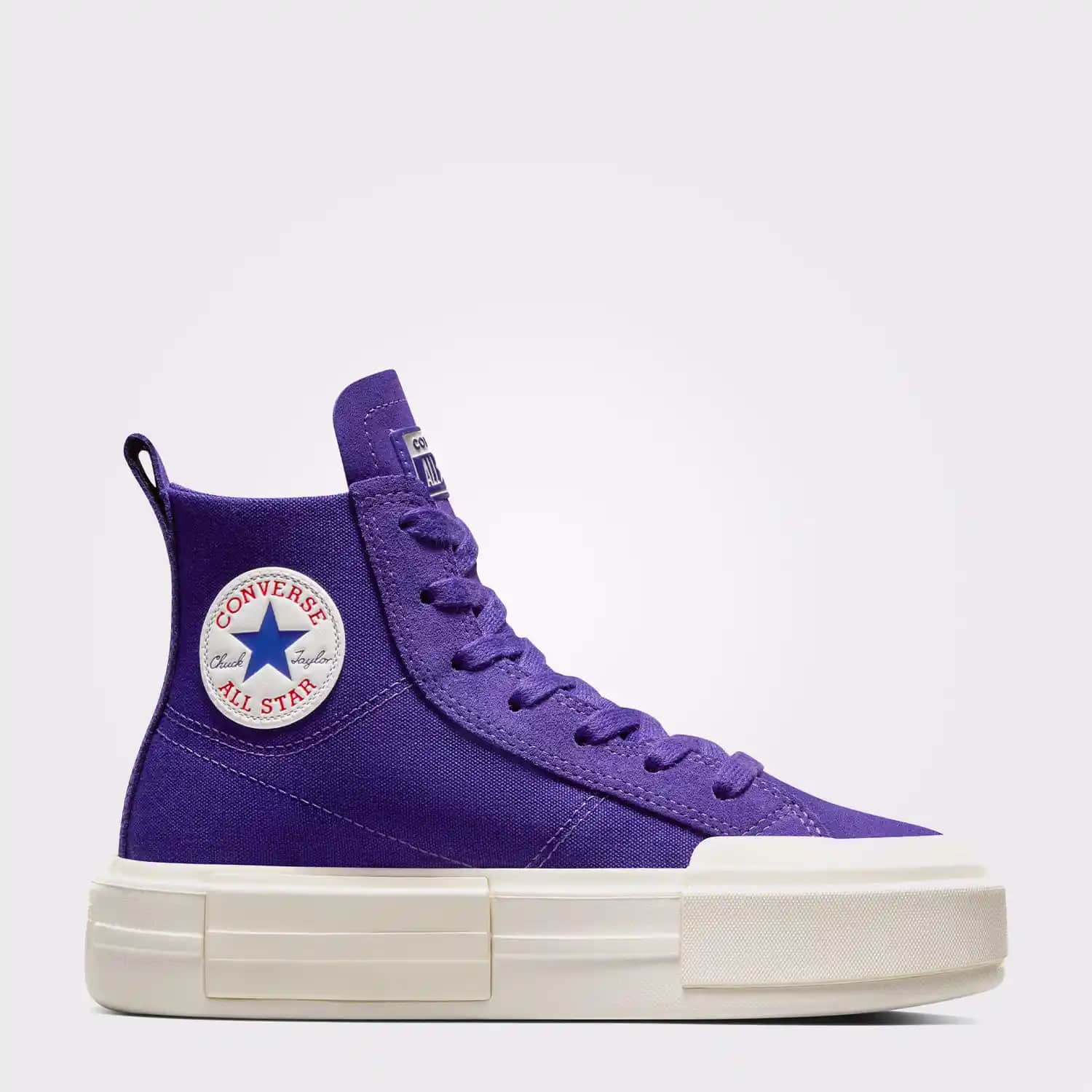 Mor Converse Kadınlar İçin Moda İkonu: Kendine Özgü Tarzın Anahtarı ve Kombin İpuçları