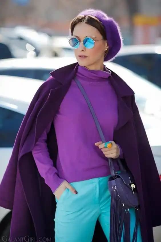 Mor Renkli Kıyafetlerle Stil Yaratma ve Moda Trendleri Analizi