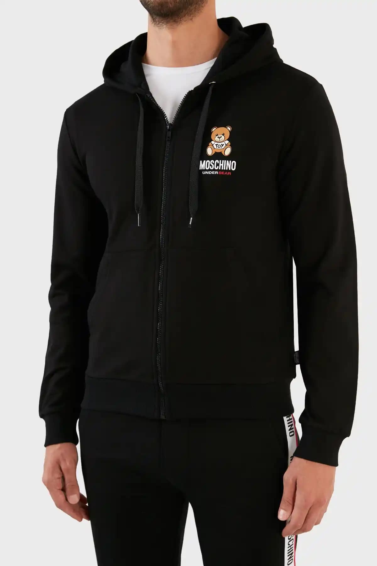 Moschino Erkek Sweatshirt Koleksiyonu ve Moda Trendleri Analizi