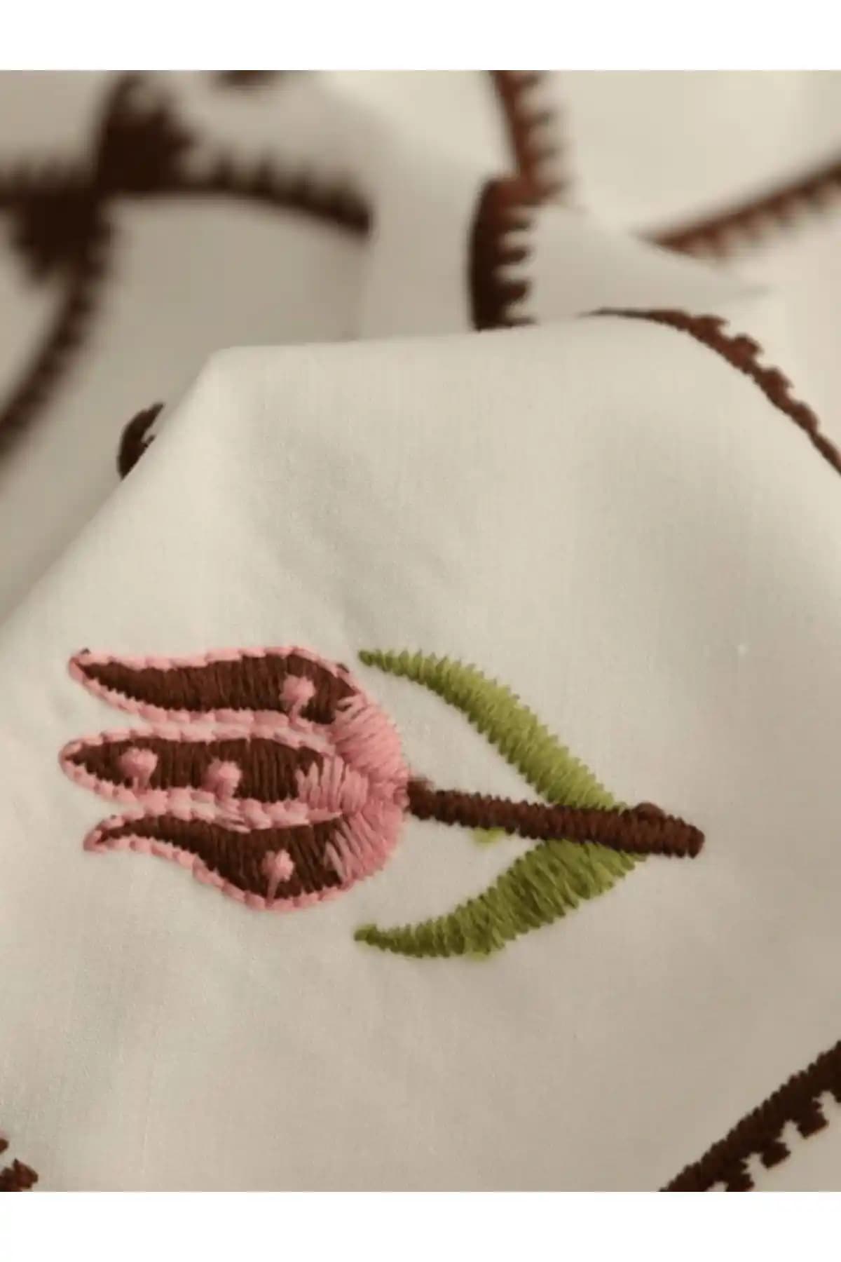 Nakışlı Kumaşların Moda Endüstrisindeki Yeri ve Geleceği Analizi