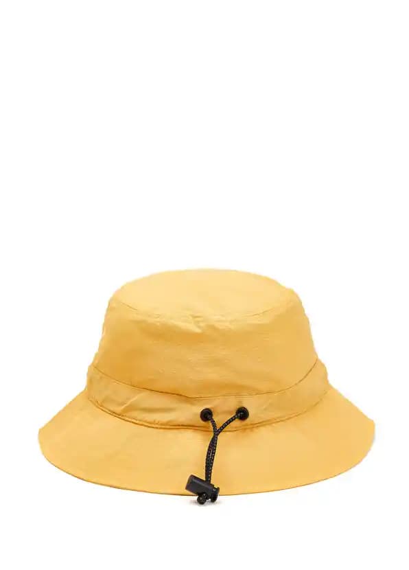 Napapijri Şapka Koleksiyonu: Moda ve Fonksiyonelliği Bir Arada Sunan Tasarımlar