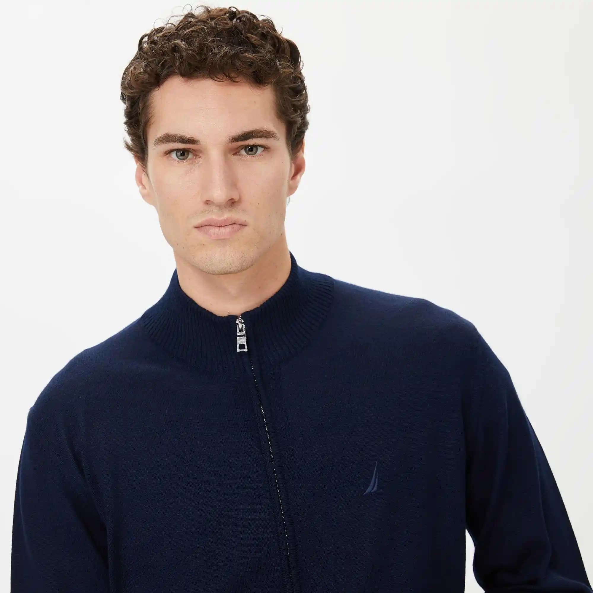 Nautica Hırkaları ile Şıklık ve Konforu Bir Arada Sunan Moda Trendleri