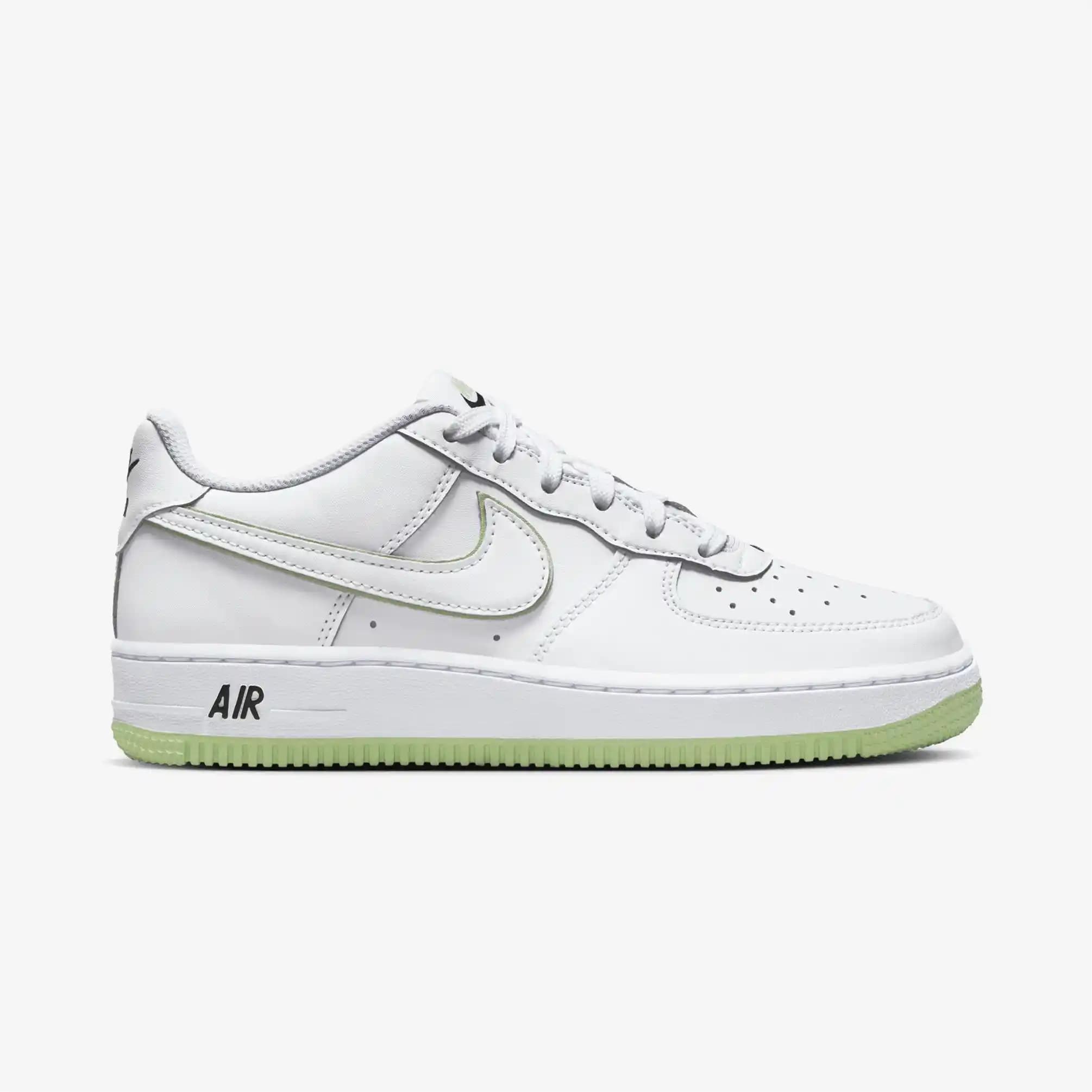 Nike Air Force 1 Kadın Beyaz Modeli: Şıklık ve Konforun Modern Buluşması