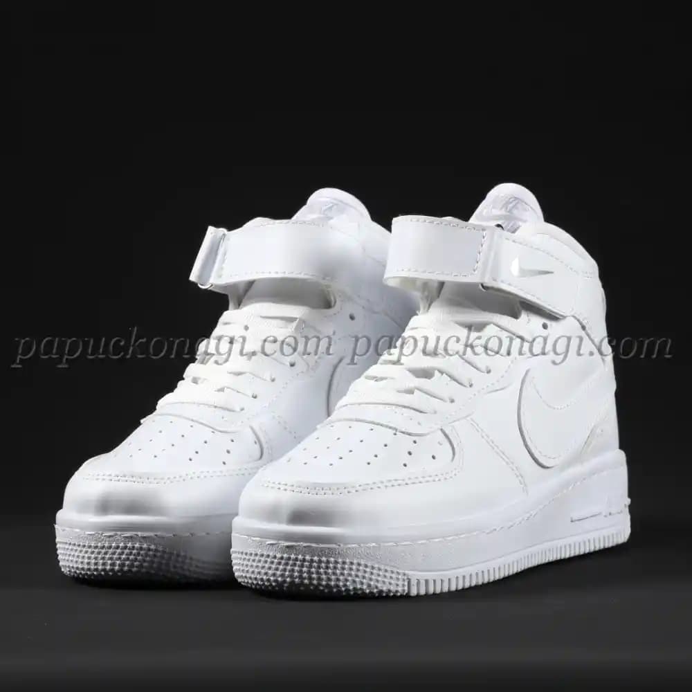 Nike Bilekli Beyaz Ayakkabılar: Moda ve Fonksiyonellikte Güncel Trendler ve Kombinasyon Önerileri