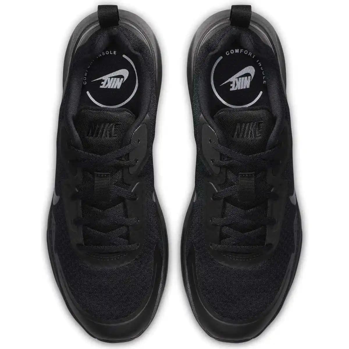 Nike Siyah Yürüyüş Ayakkabıları: Moda ve Konforun Mükemmel Buluşması