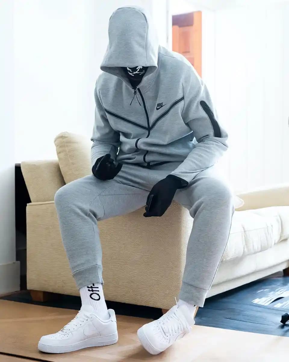 Nike Tech Fleece Drill ile Moda ve Teknolojinin Birleştiği Yenilikçi Tasarımlar