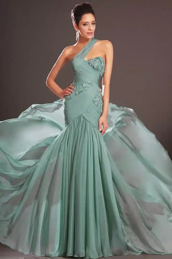 Nişan Elbisesi Modelleri ve Moda Trendleri: En Şık ve Güncel Seçenekler