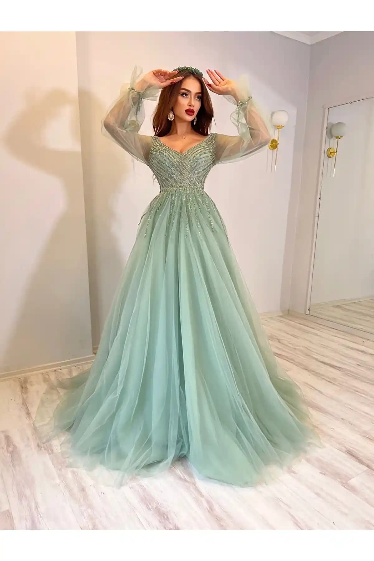 Nişan Elbisesi Seçerken Dikkat Edilmesi Gereken Trendler ve Stil İpuçları