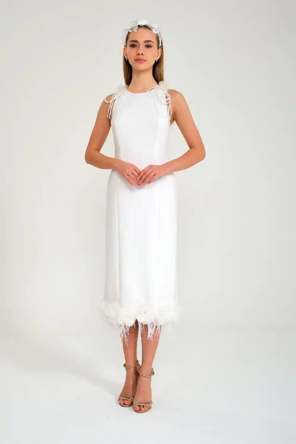 Nişan İçin Beyaz Elbise Seçenekleri ve Stil Önerileri