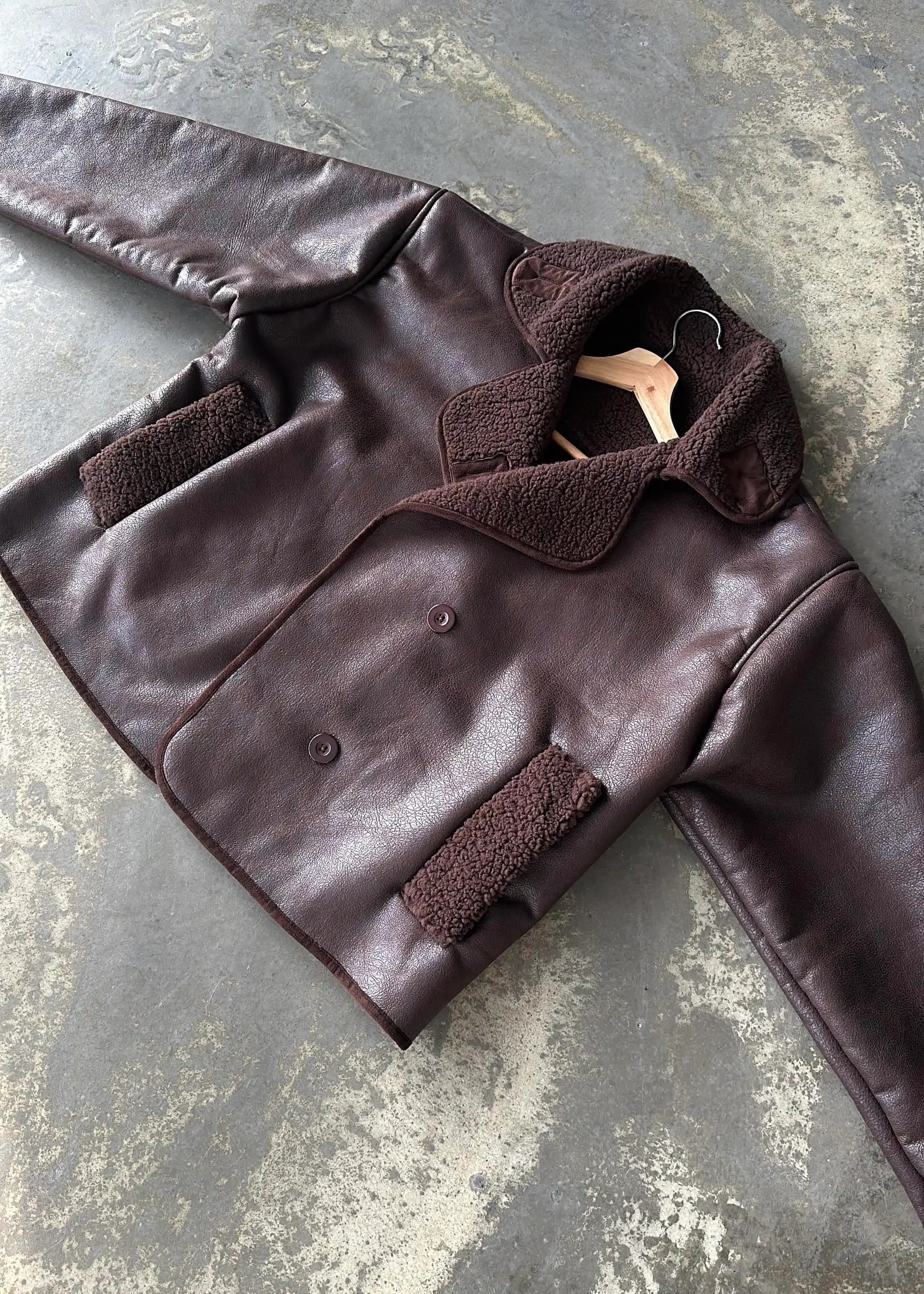 Nubuk Deri Ceketlerin Tarihçesi ve Moda Dünyasındaki Yeri