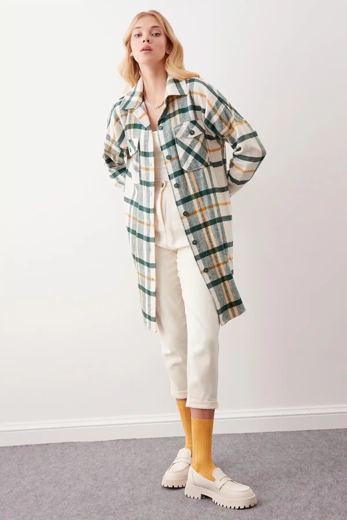 Oduncu Gömleği Elbise: Doğal ve Şık Bir Tarz İçin Modern Kullanım Rehberi