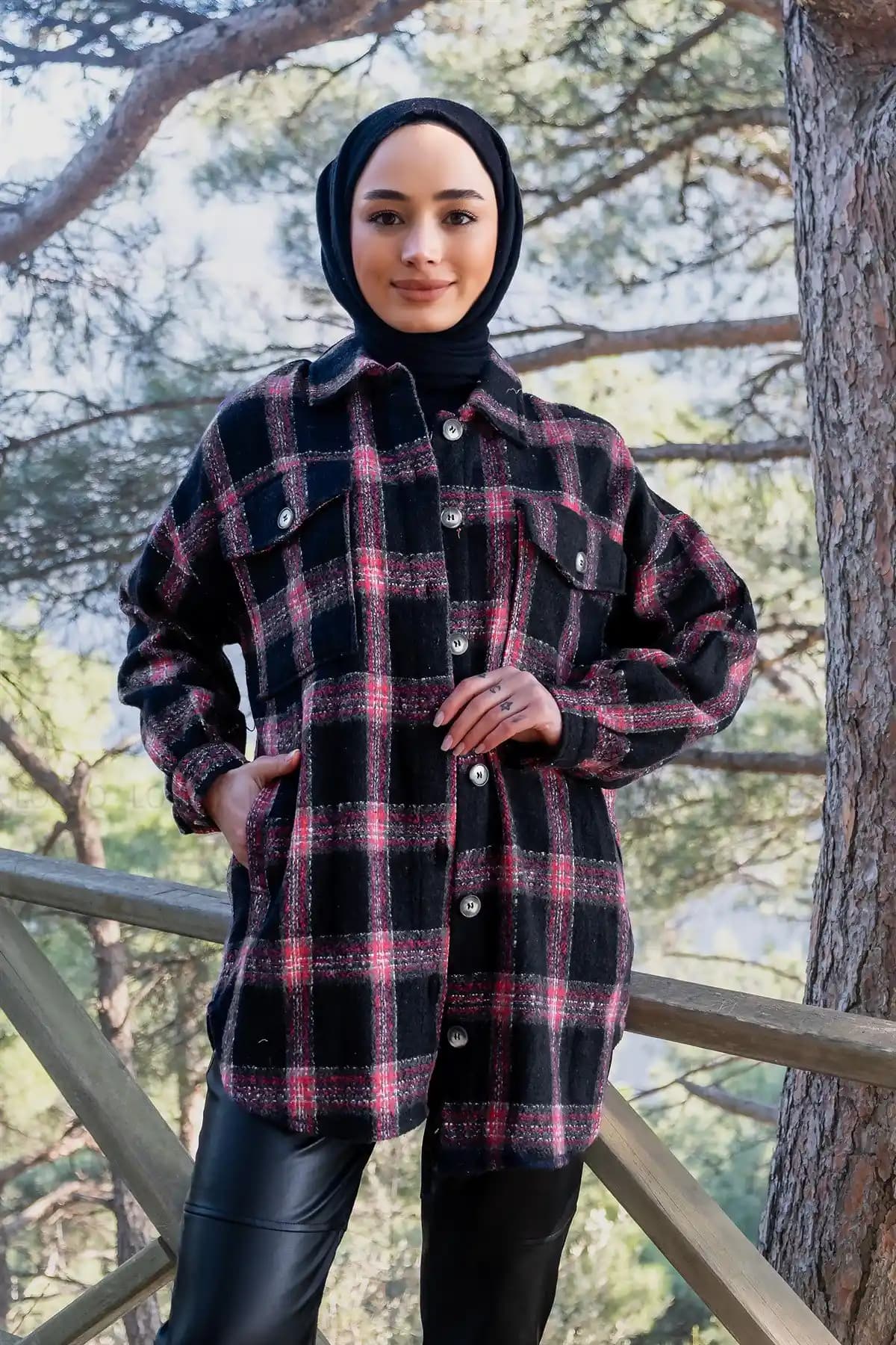 Oduncu Gömleği Siyah: Doğadan İlham Alan Şıklık ve Fonksiyonellik Özellikleri