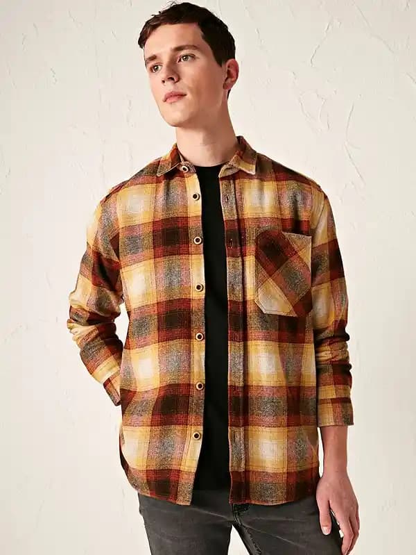 Oduncu Gömlekleri Seçimi ve Stil İpuçları: Moda ve Fonksiyonellik Bir Arada