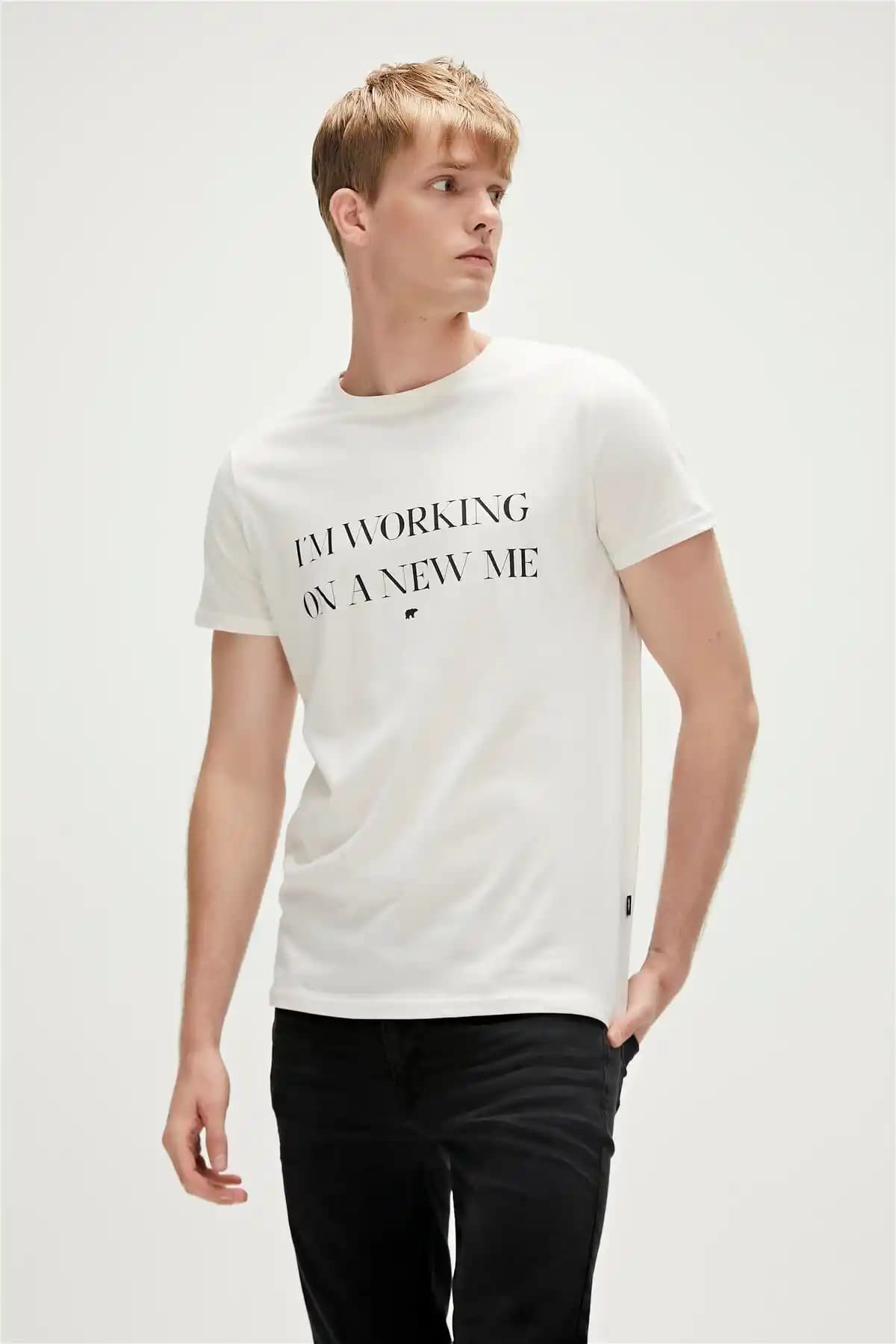Off White Erkek Tişörtleri: Moda Trendlerini Yansıtan Şık ve Yenilikçi Tasarımlar