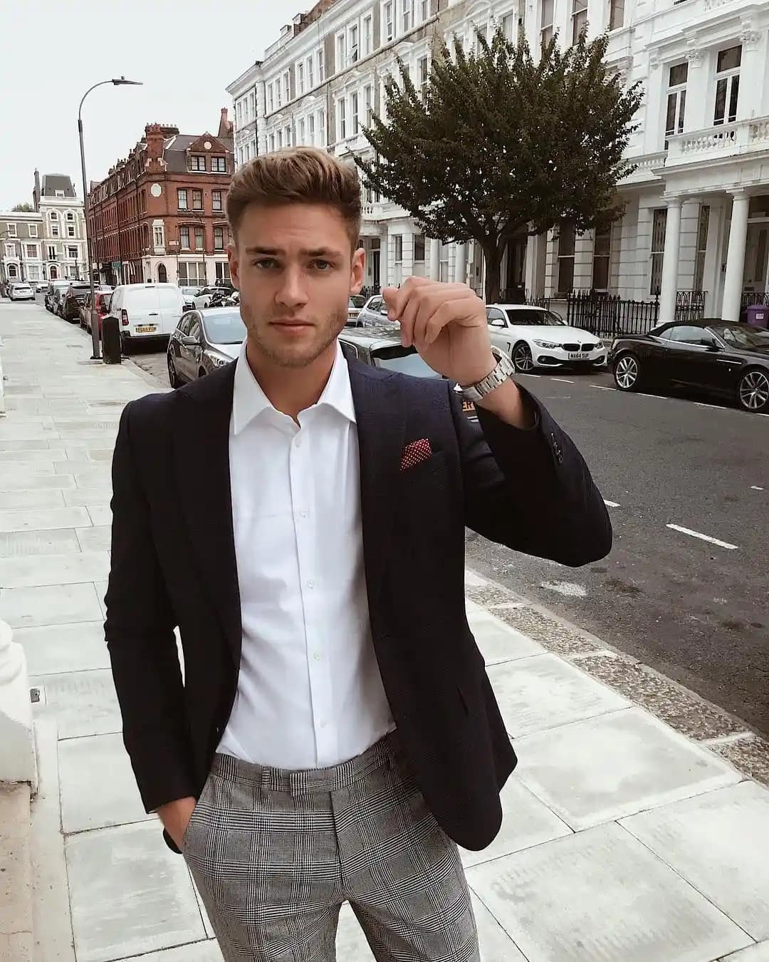 Ortaokul Erkek Mezuniyet Kıyafetleri: Tarzınızı Yansıtan En Güzel Seçenekler ve Trendler