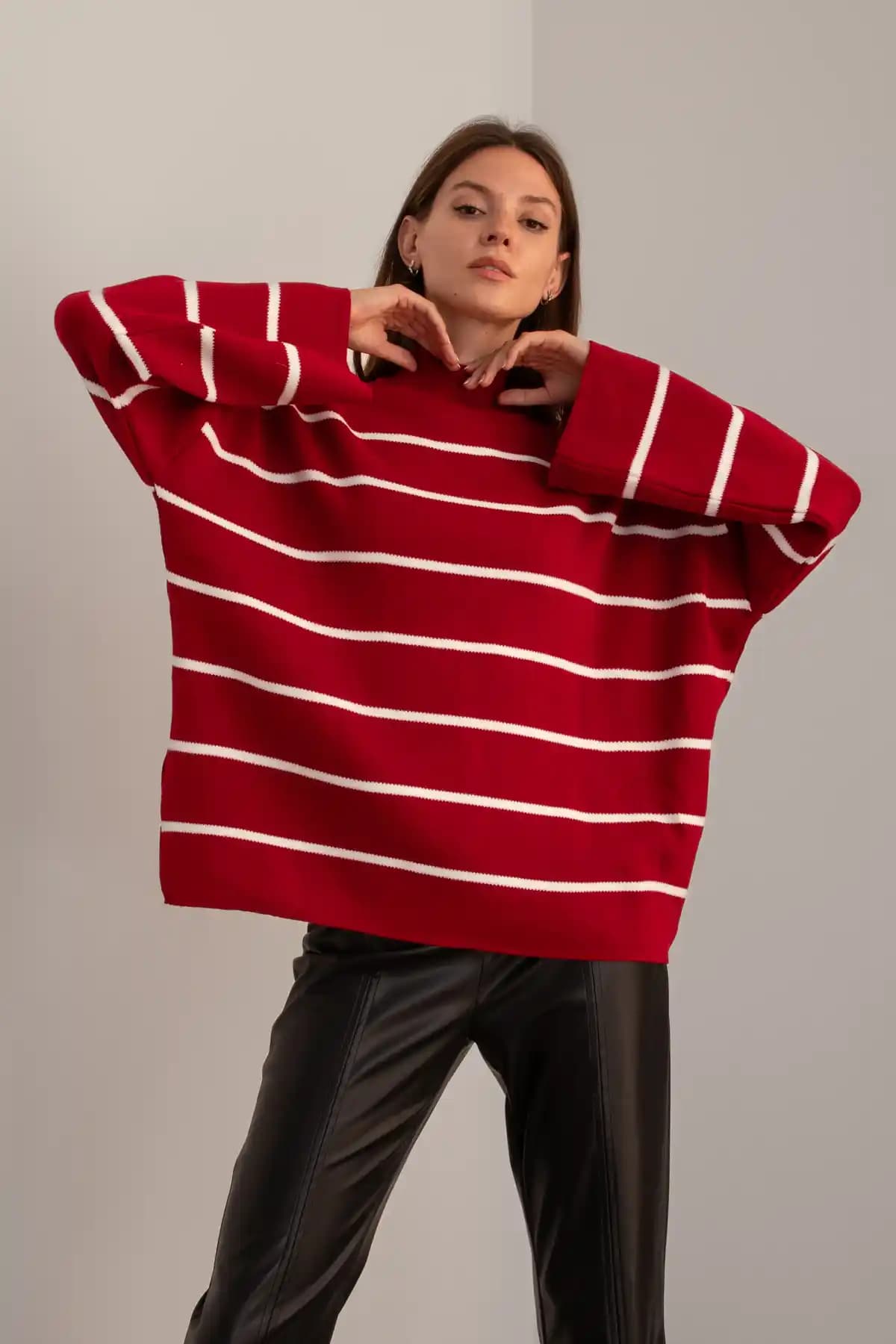 Oversize Çizgili Kazaklar Moda Dünyasında Rahatlık ve Şıklığın Buluşması