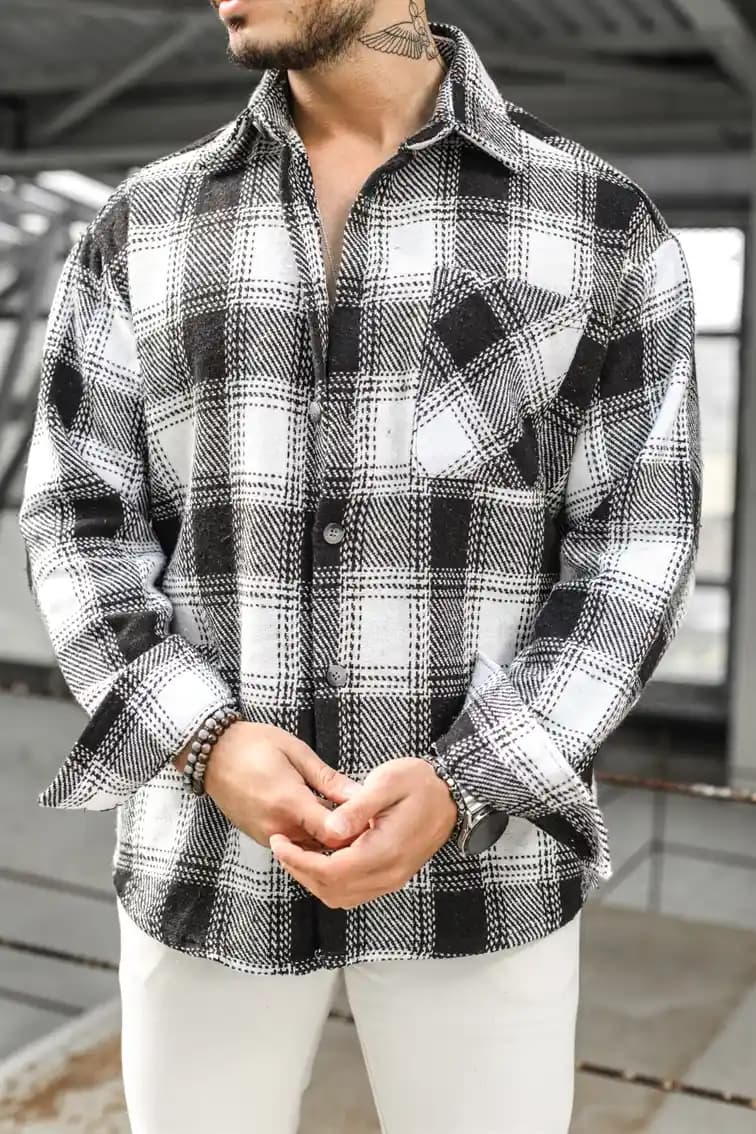 Oversize Oduncu Gömlekler: Rahatlık ve Şıklığın Modern Moda İçindeki Yeri