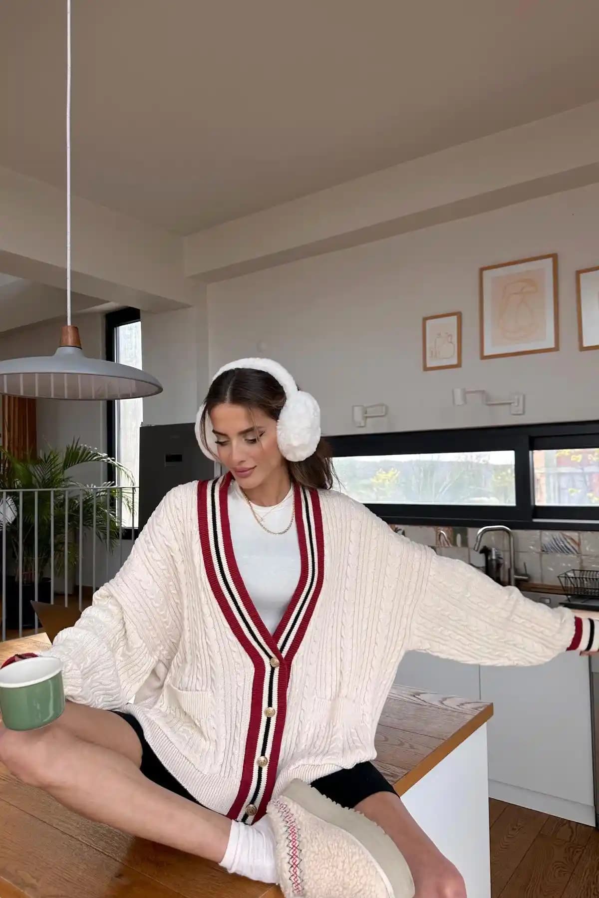 Paris stiline uygun hırka trendleri ve şık kombinasyon önerileri