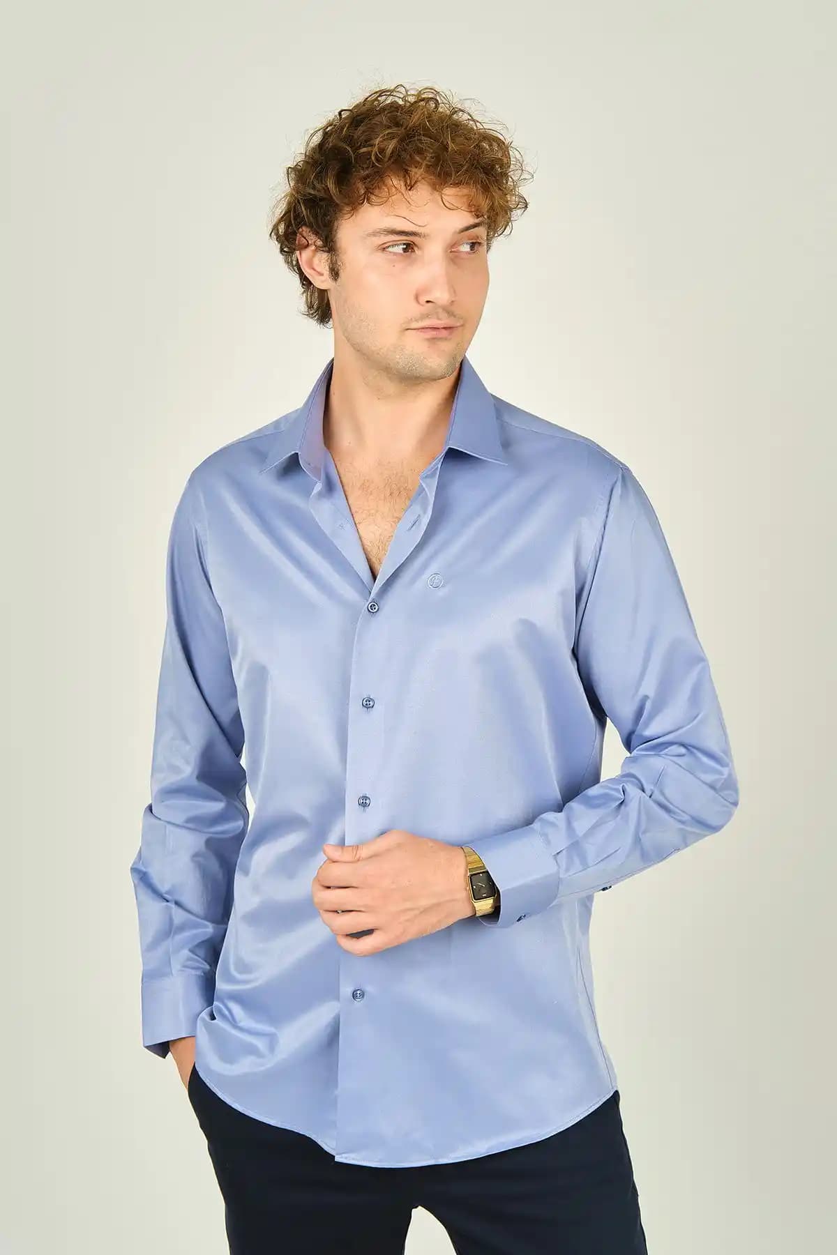 Parlak Erkek Gömlekler Moda ve Şıklığın Güncel Trendleri ve Kombinasyon İpuçları