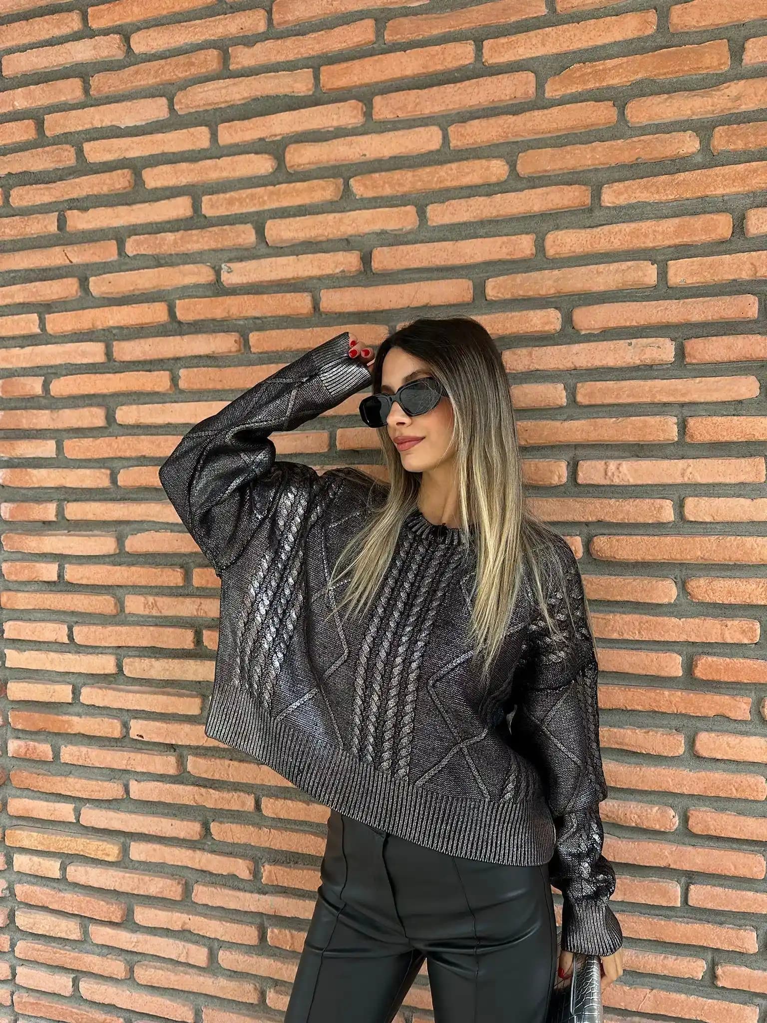 Parlak Triko Kazaklar Modada Öne Çıkan Trend ve Stil Önerileri