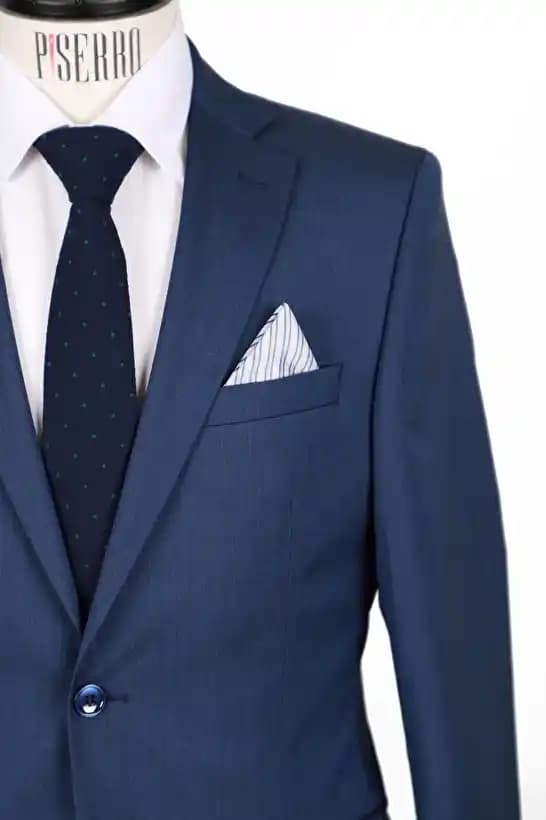 Parlament Mavisi Takım Elbise Seçimi ve Stil İpuçları Modern ve Şık Görünüm İçin