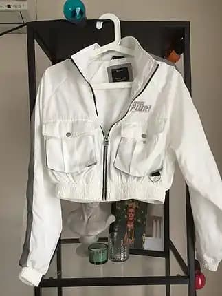 Parlayan Ceketler Moda Dünyasında Göz Kamaştıran ve Özgün Bir Trend Olmaya Devam Ediyor