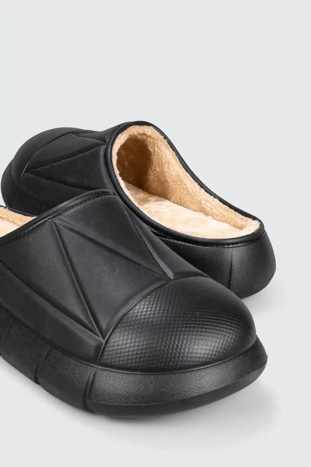 Peluş Erkek Terlikleri Moda ve Konforu Bir Araya Getiren Güncel Trendler