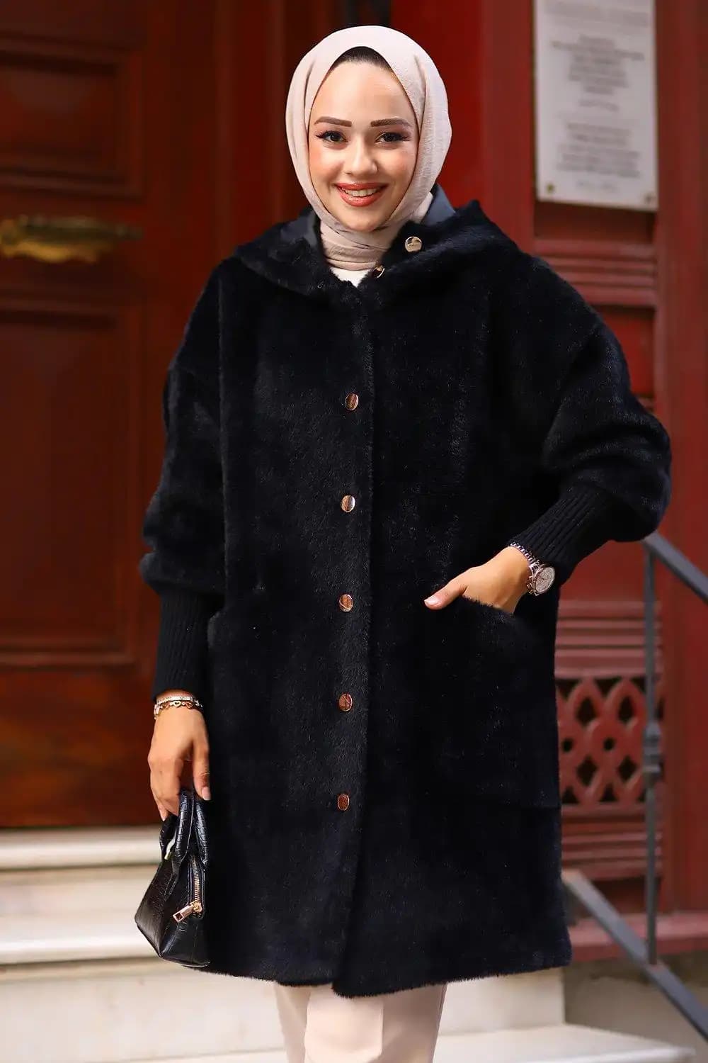 Peluş Kaban ve Tesettür Modasında Güncel Trendler ve Kombin İpuçları