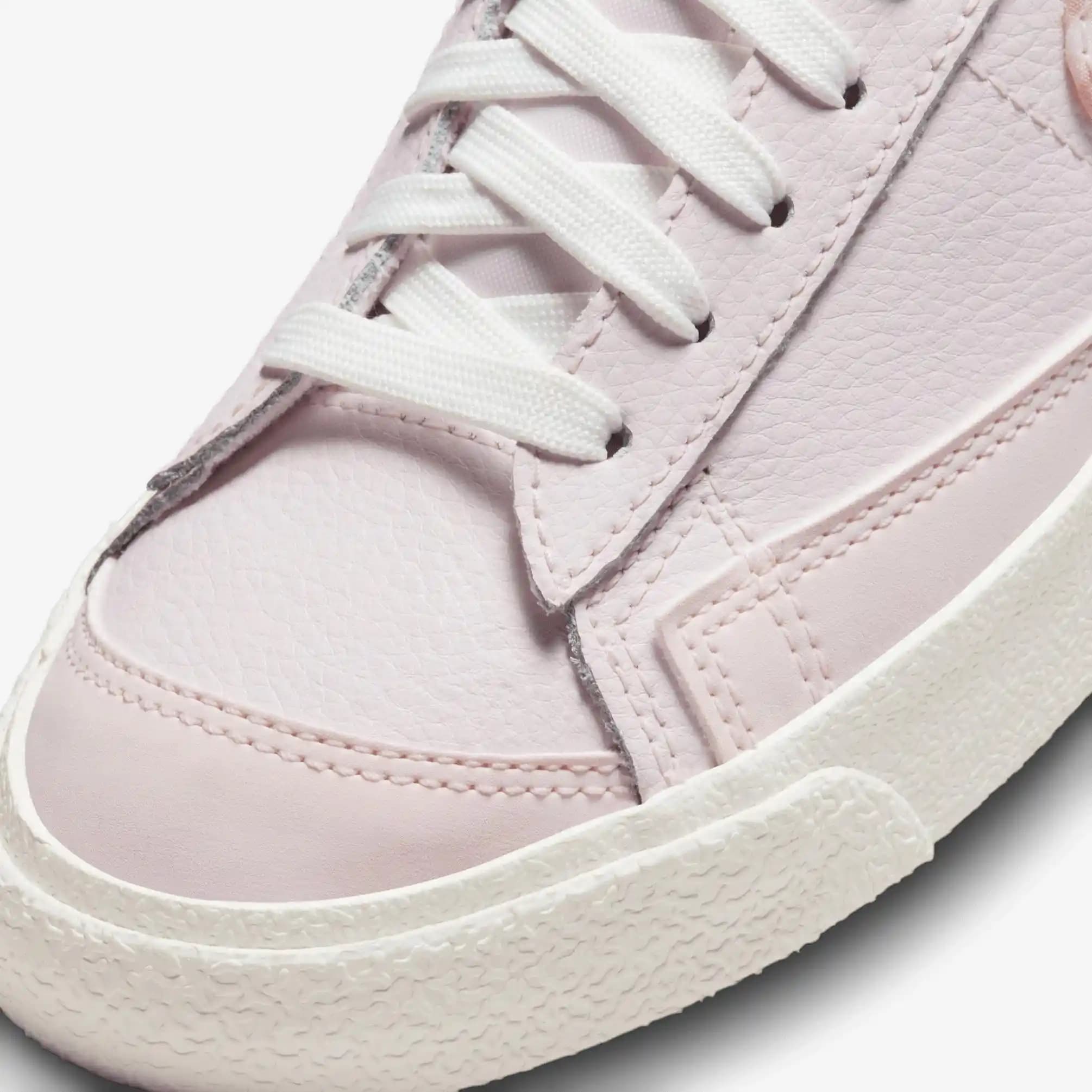 Pembe Blazer Modasında Güncel Trendler ve Nike'ın Yenilikçi Koleksiyonları