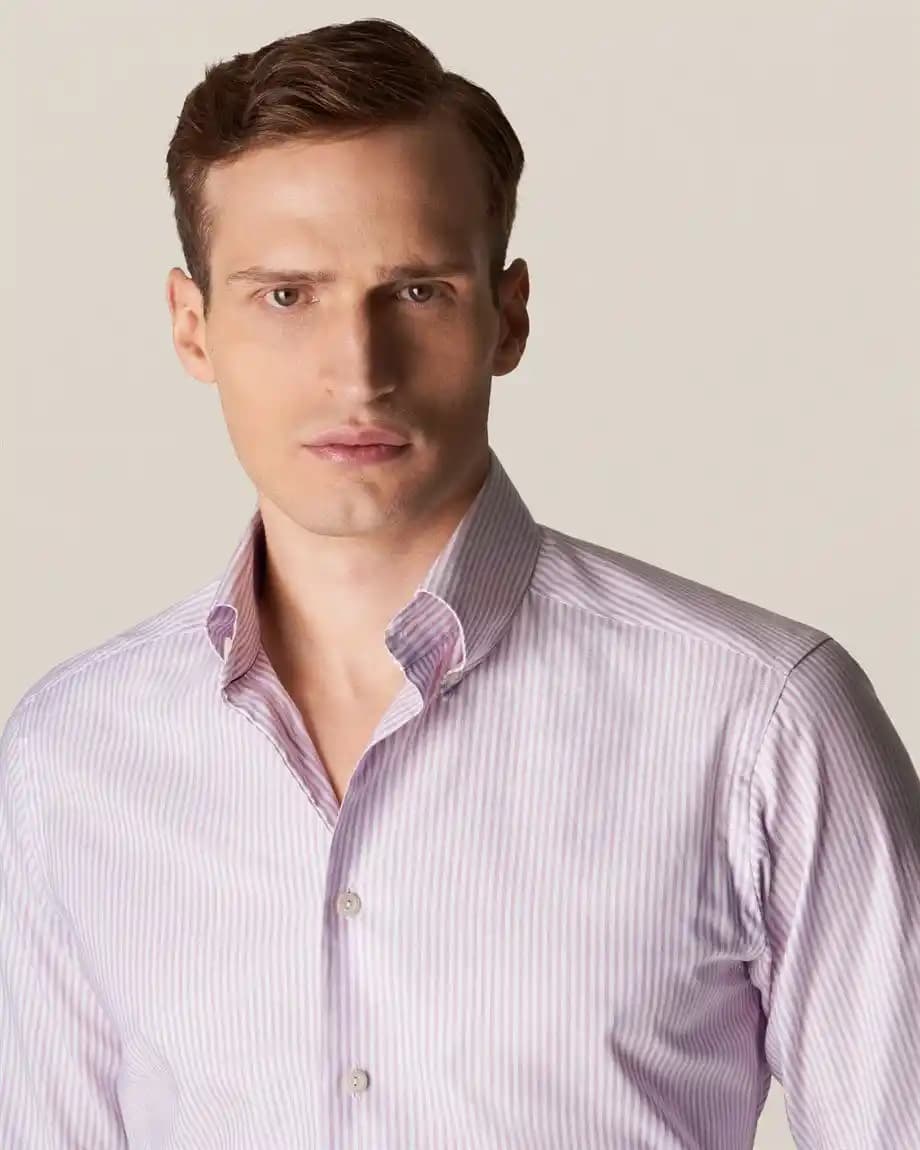 Pembe Çizgili Gömlekler: Erkek Modasında Şıklık ve Ferahlık için Stil Rehberi