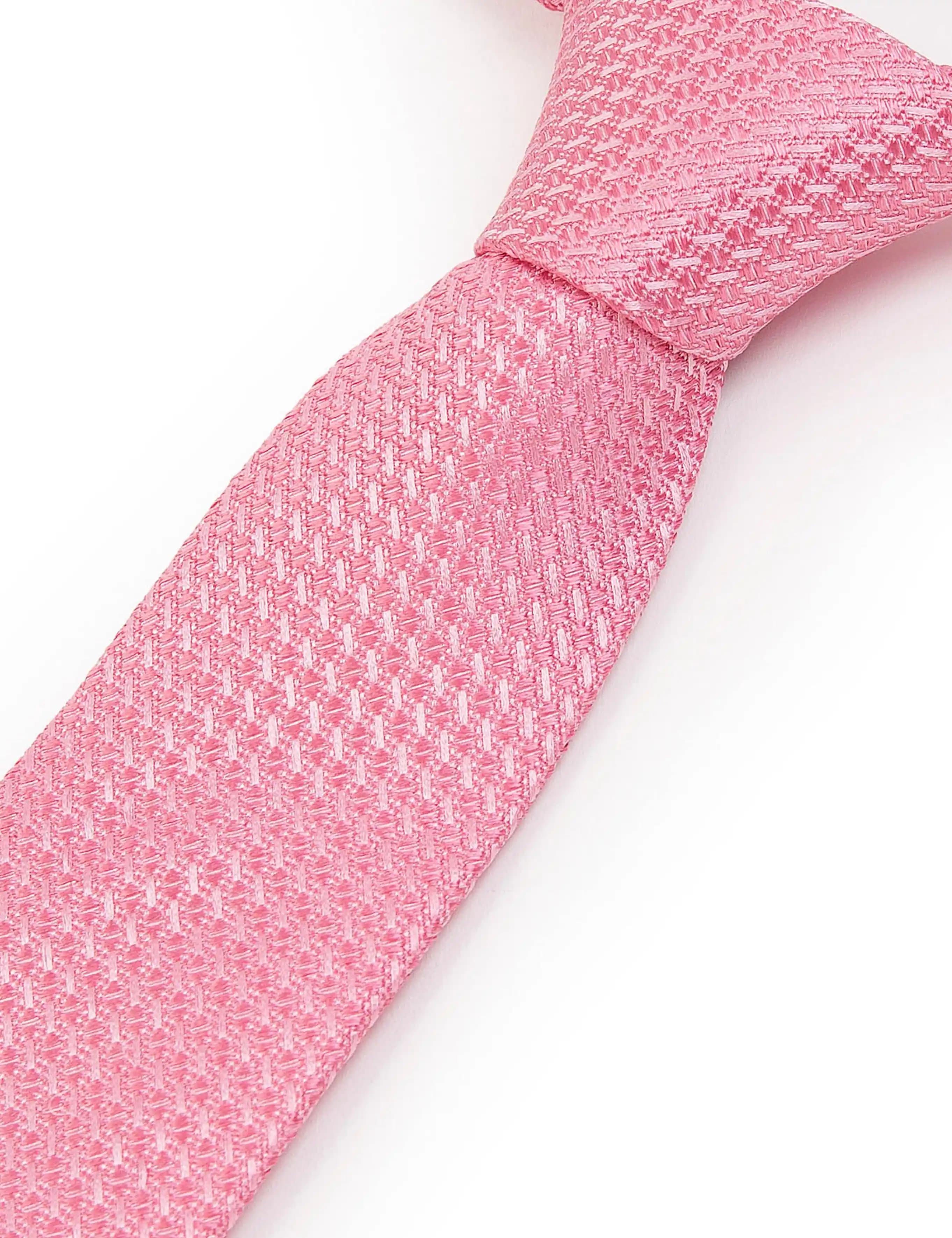 Pembe Kravat: Erkek Modasında Şıklık ve Özgünlüğün Sembolü