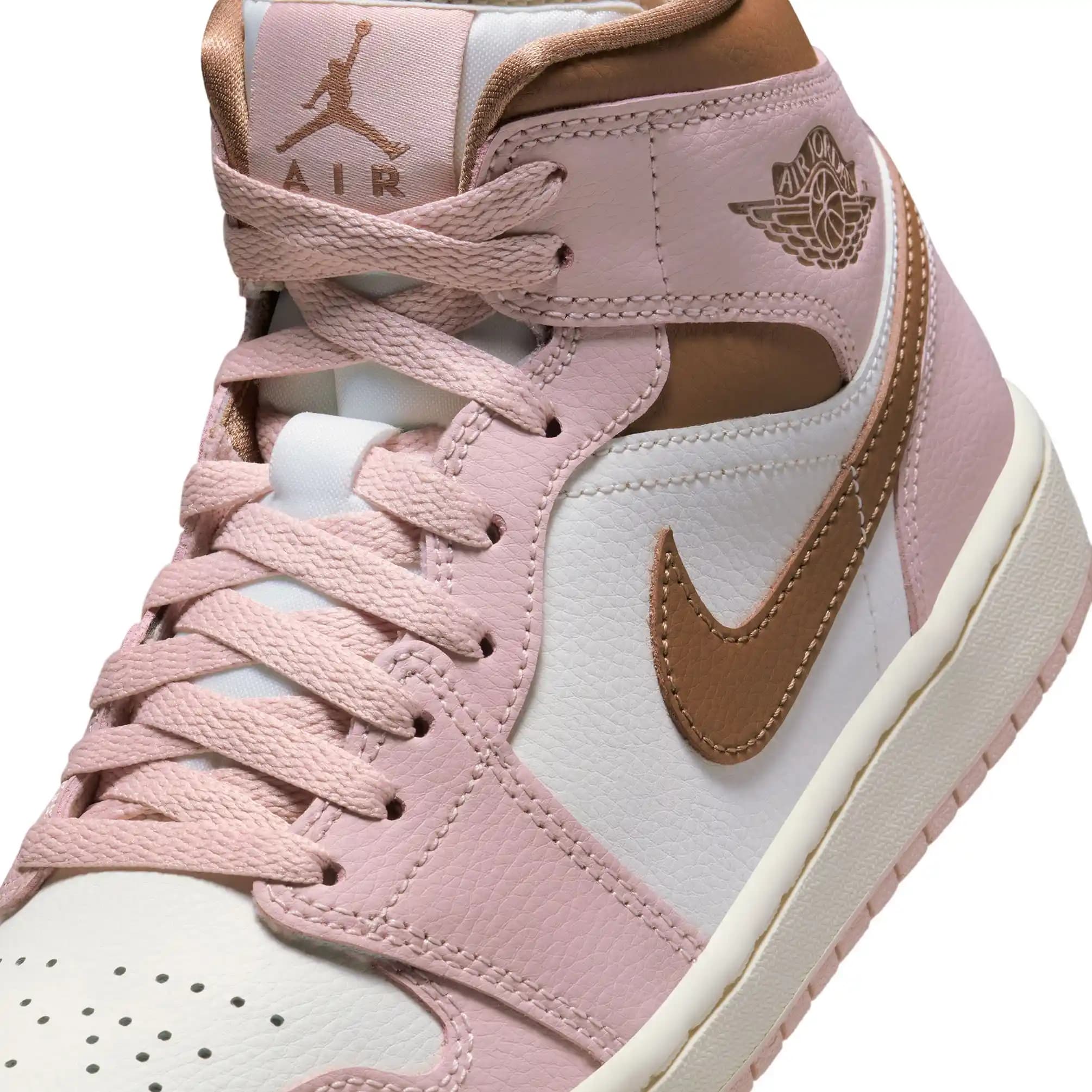 Pembe Nike Air Jordan: Moda ve Kişisel İfade İçin Cesur Stil Seçeneği