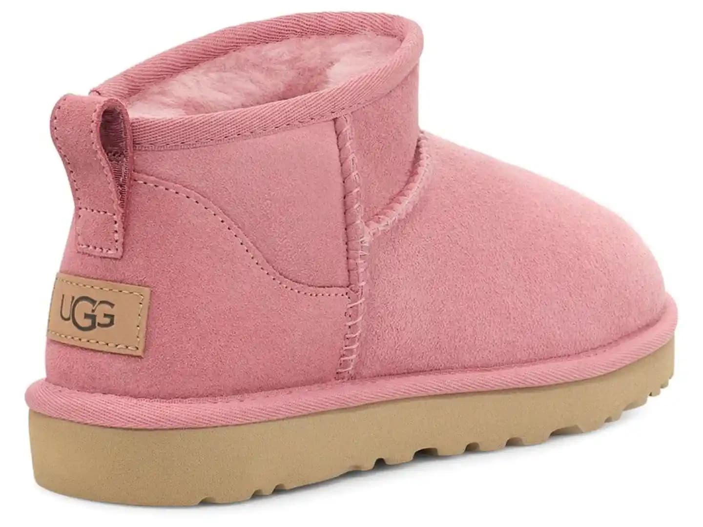 Pembe Ugg'ler: Moda Dünyasında Renkli ve Konforlu Bir Trend Analizi
