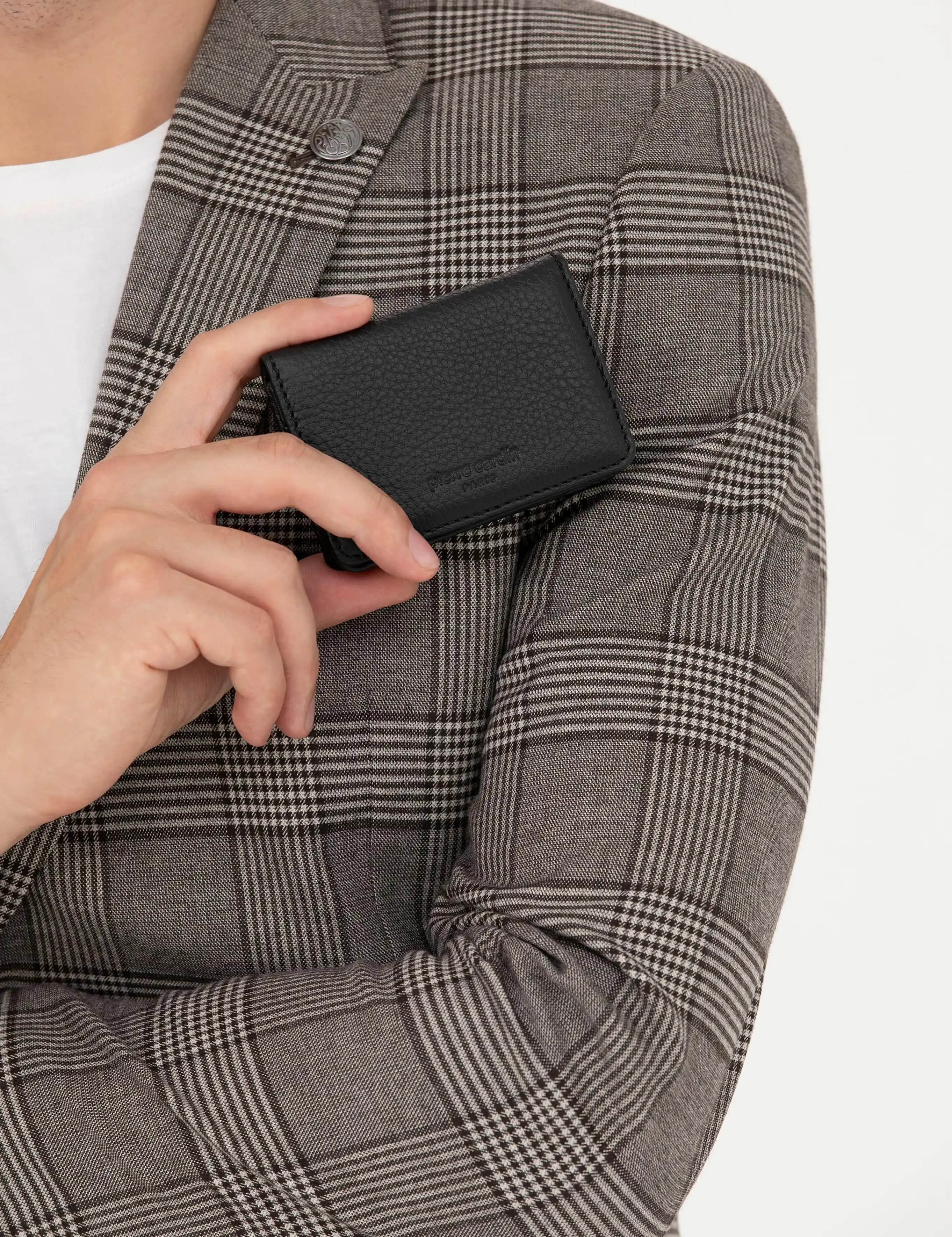Pierre Cardin Erkek Kartlıkları: Şık Tasarımlar ve Fonksiyonel Kullanım İmkanı