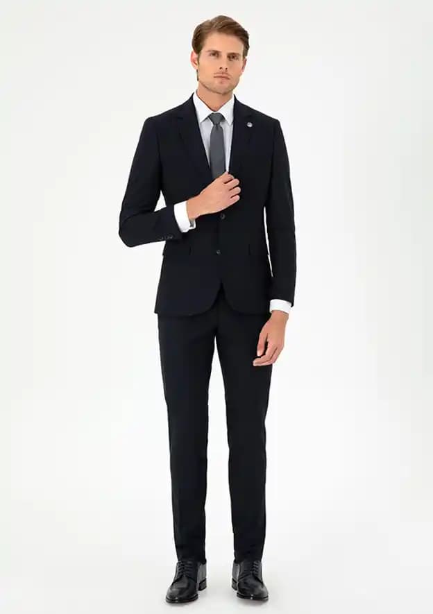 Pierre Cardin Erkek Takım Elbise: Modern ve Zamansız Şıklık İçin Güncel Moda Seçenekleri