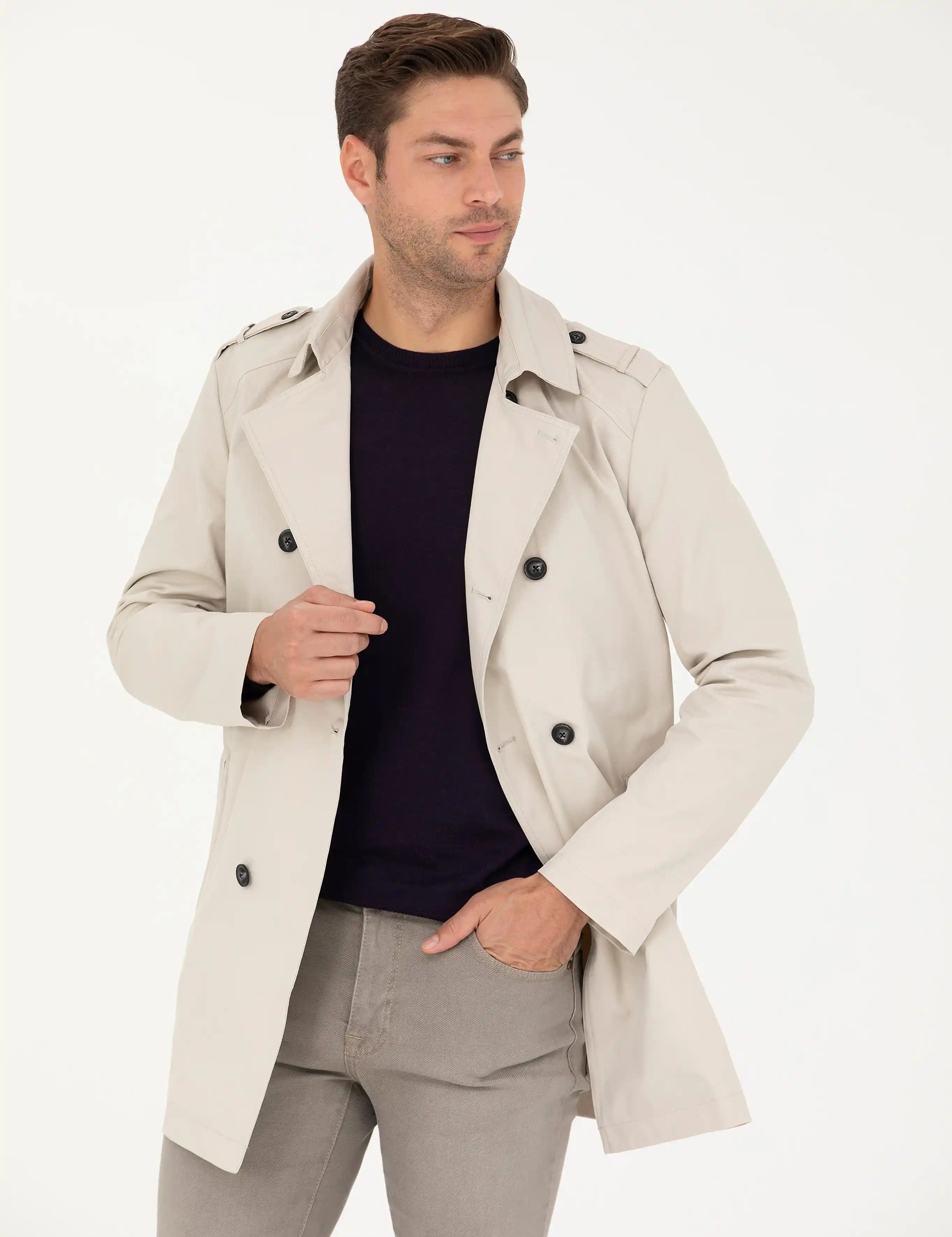 Pierre Cardin Erkek Yağmurlukları: Moda ve Fonksiyonelliğin Modern Buluşması