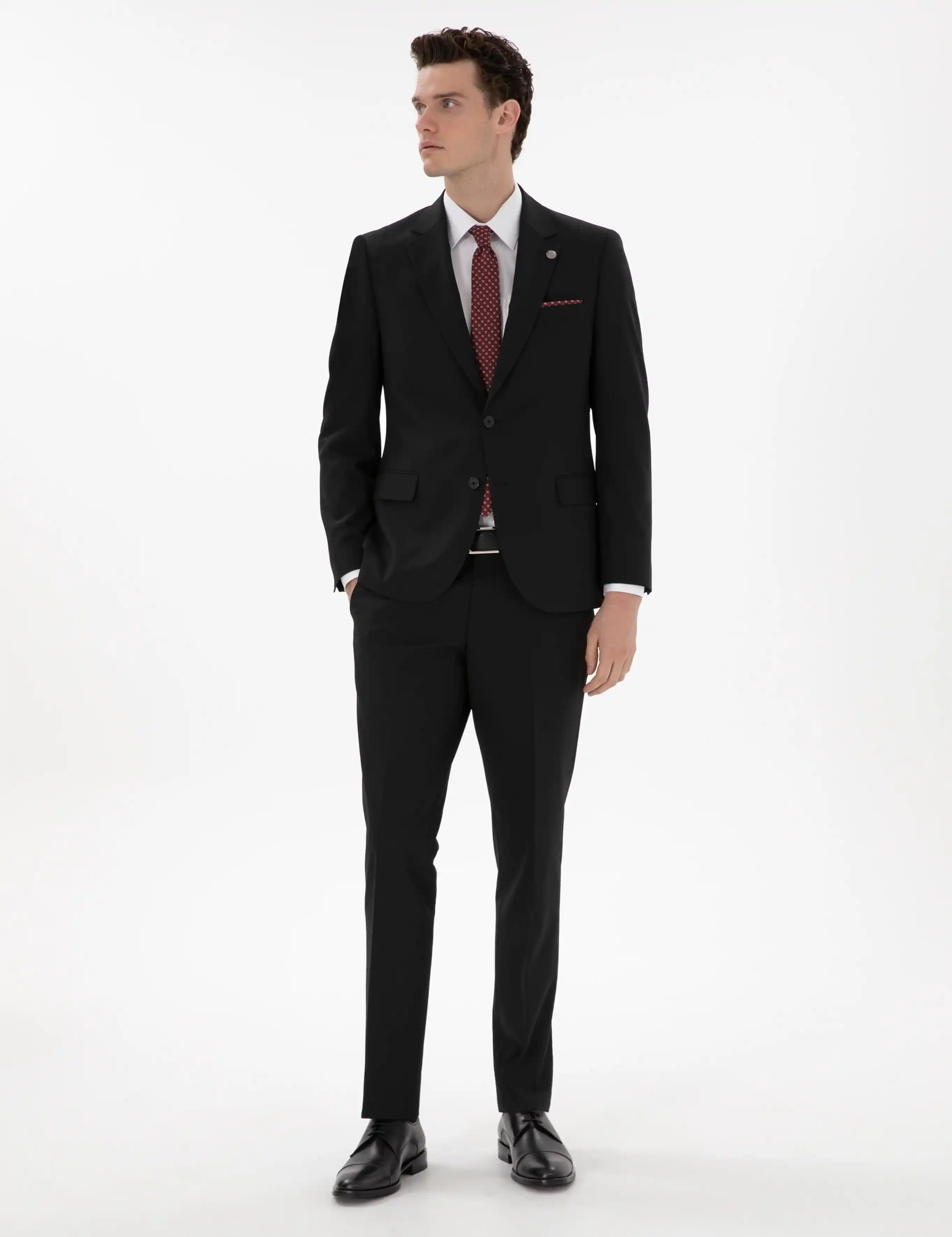 Pierre Cardin Takım Elbise Modasında Modern Tasarımlar ve Trendler Hakkında Bilgi