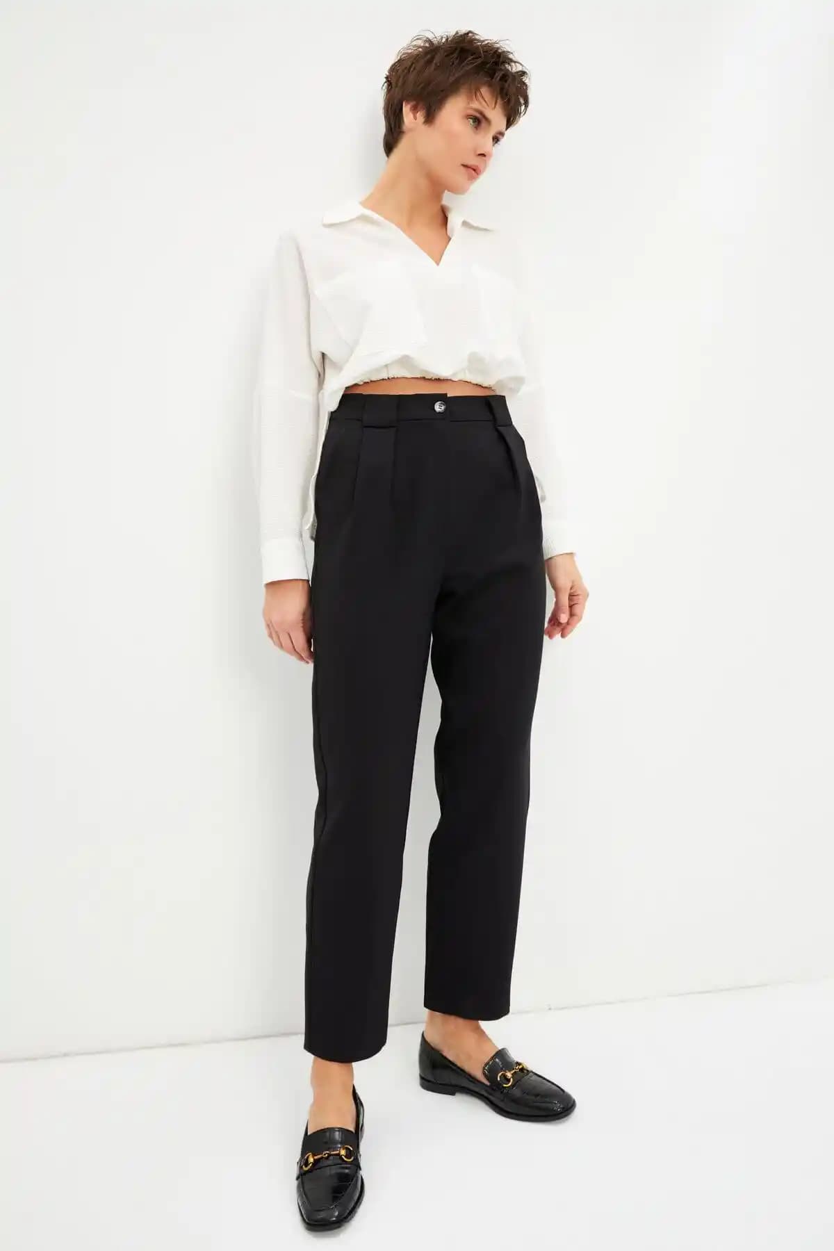 Pileli Havuç Pantolon Moda Trendleri ve Stil Önerileri 2023