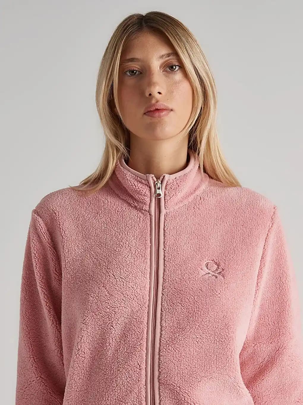 Polar Hırka Bayanlar İçin Kış Modasında Şıklık ve Konforun Öne Çıkan Parçası