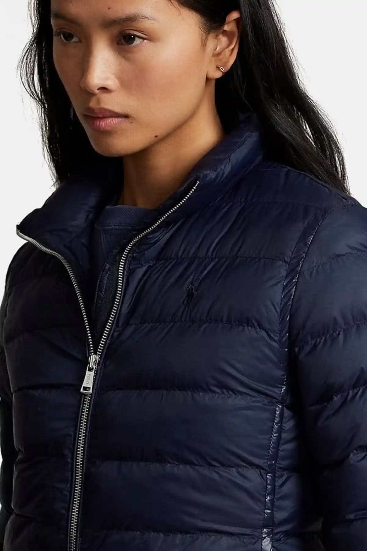 Polo İnce Mont Seçimi ve Moda Trendleri: Şıklık ve Fonksiyonellik Bir Arada