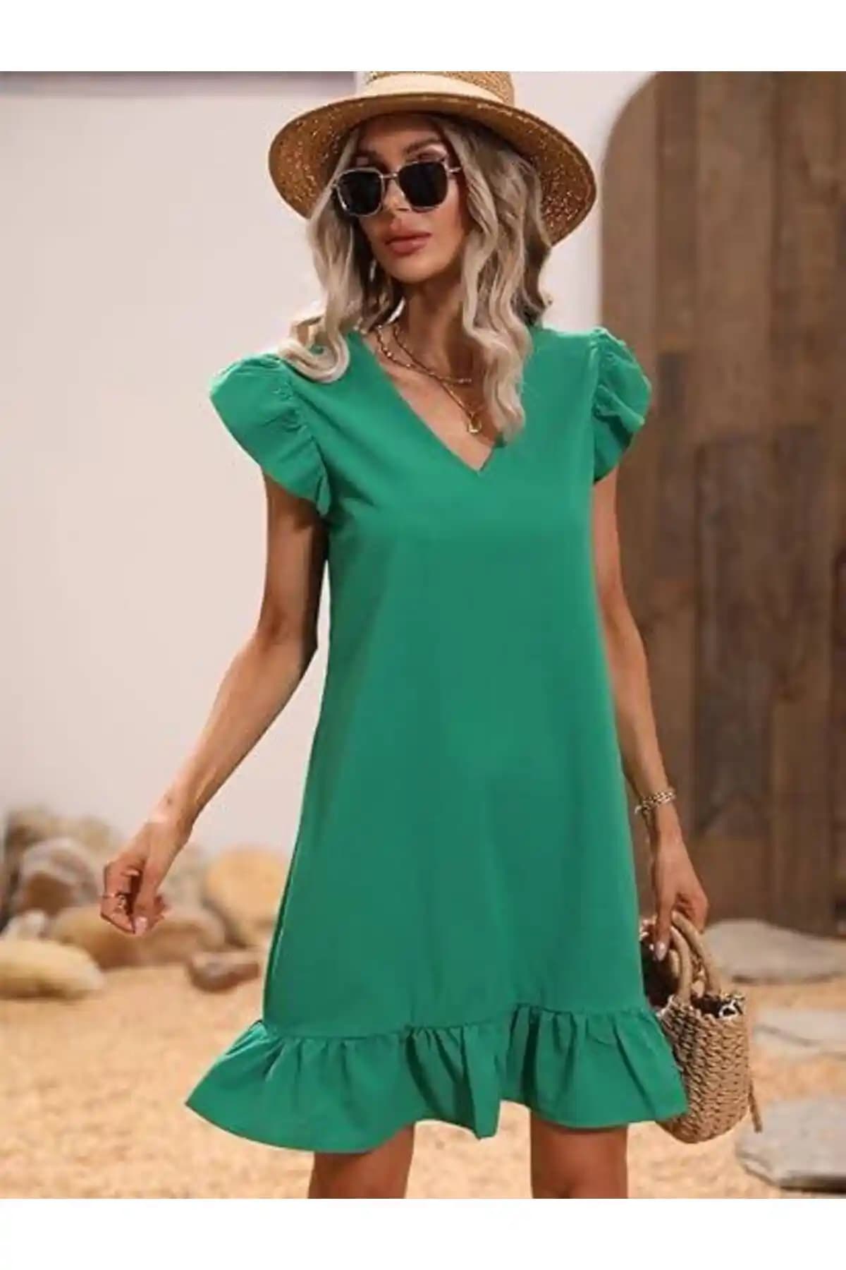 Polyester Kumaş Elbise Modasında Güncel Trendler ve Özellikler