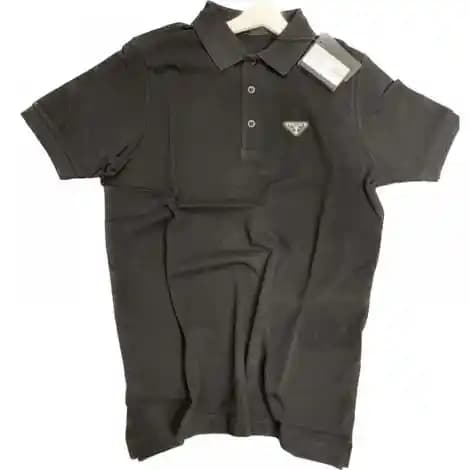 Prada Polo Yaka Tişörtleri: Şıklık ve Konforu Bir Arada Sunan Modern Tasarımlar